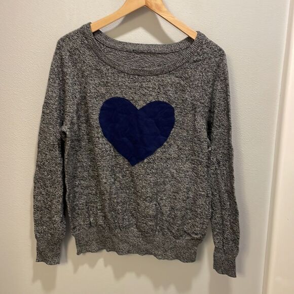 Woman’s grey sweater with a blue heart - Picture 2 of 8